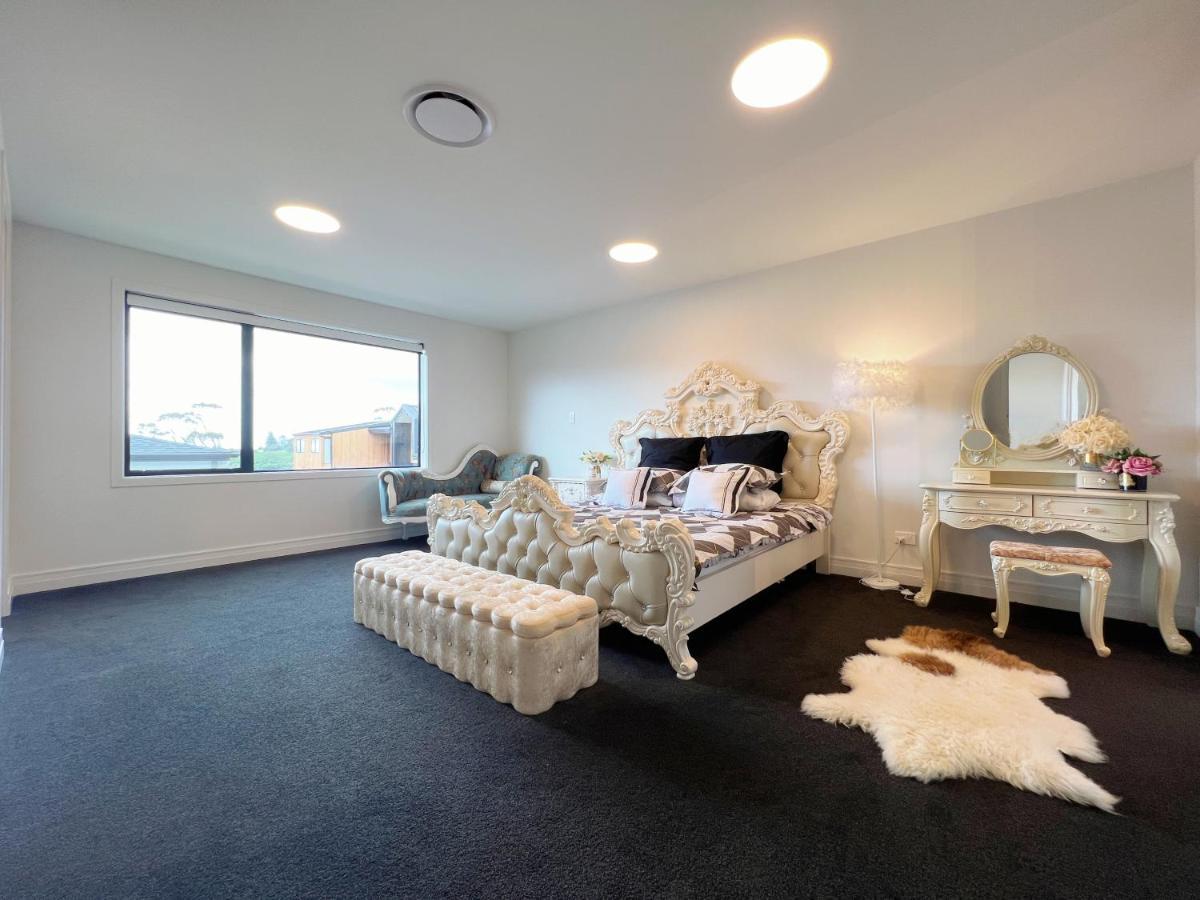 Elegant Beach House In Long Bay Auckland Exterior foto