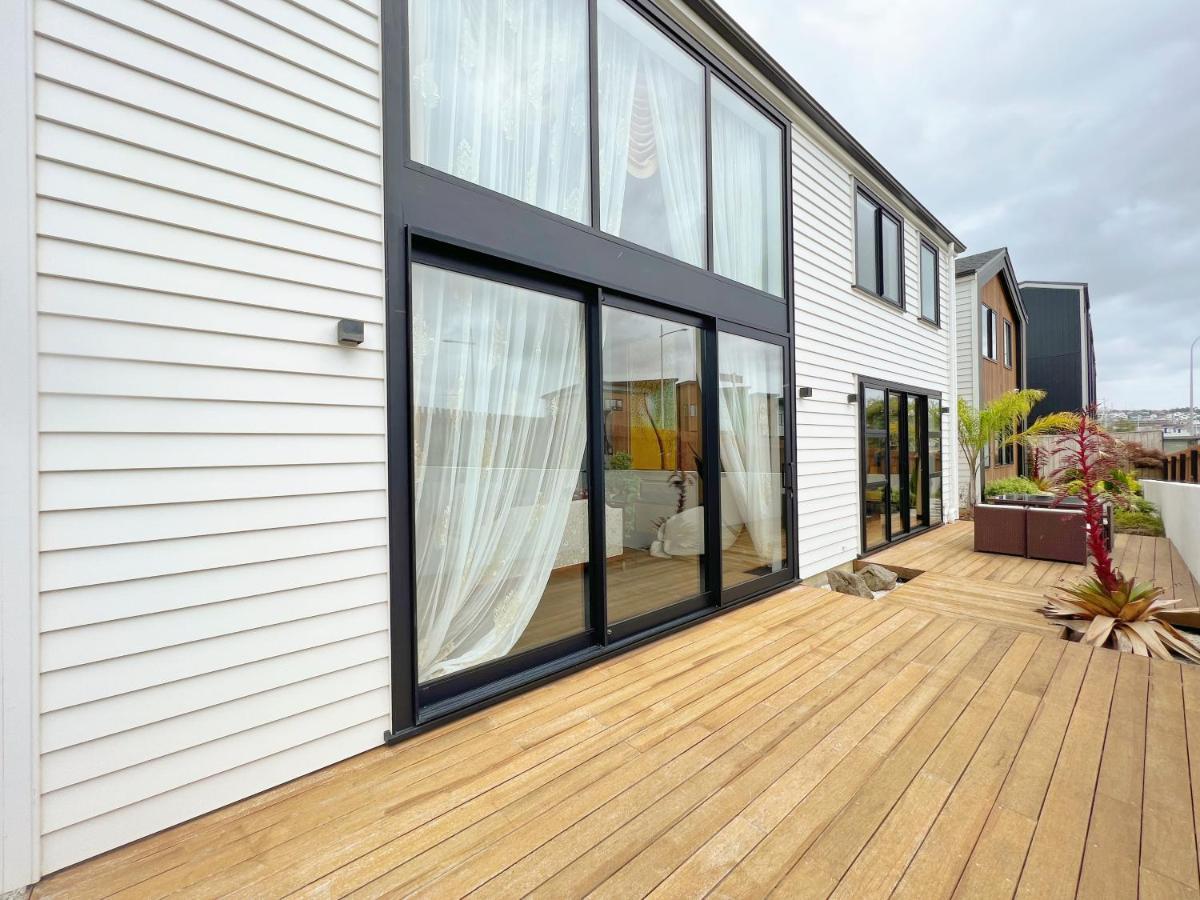 Elegant Beach House In Long Bay Auckland Exterior foto