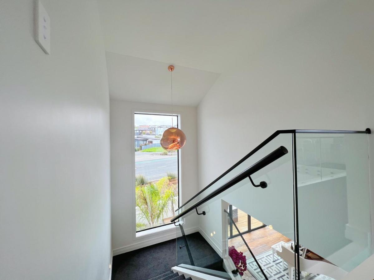 Elegant Beach House In Long Bay Auckland Exterior foto